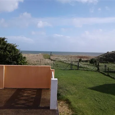 Holiday home Les Pieds Dans L'eau Sur Les Plages Du Debarquement *